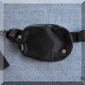 H06. Lululemon fanny pack. 